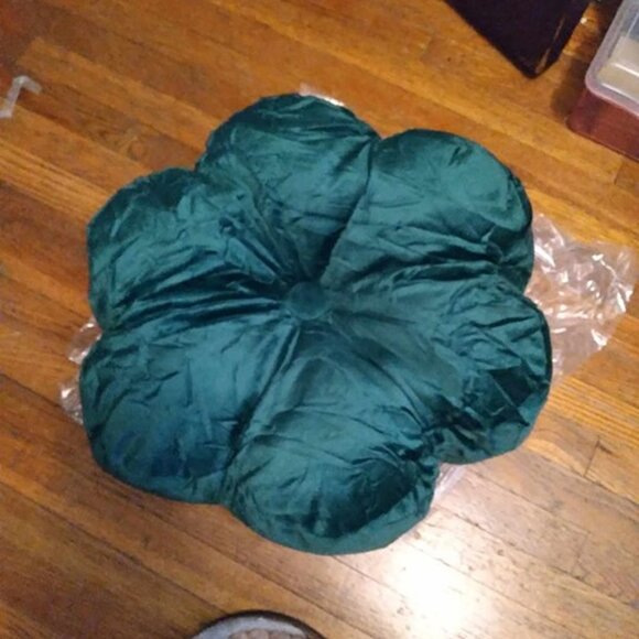 NEW  Flower Shaped Pillow with Velvet for Couch (15 Inches, Dark Green) - Picture 3 of 8